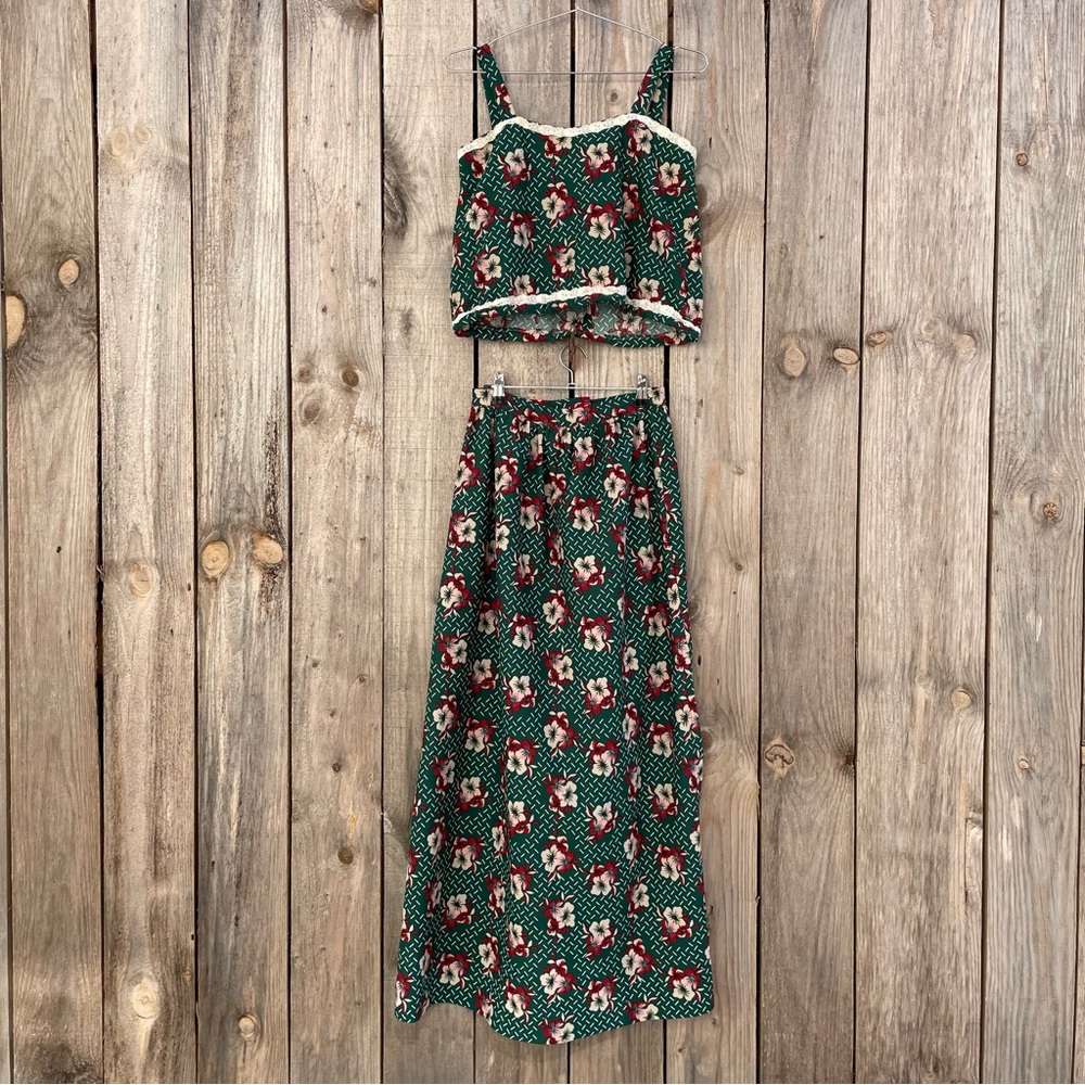 VINTAGE 1960’s two-piece Hawaiian set, women’s size small